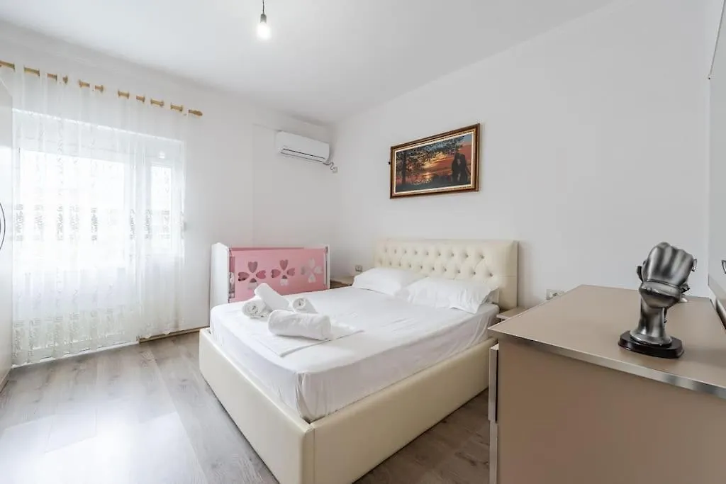 Hometown Apartment Гирокастра Албания