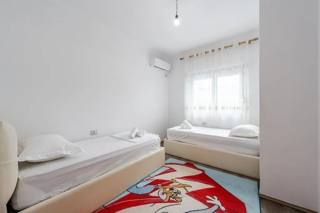 Hometown Apartment Гирокастра