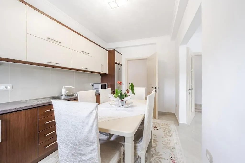Hometown Apartment Гирокастра Албания