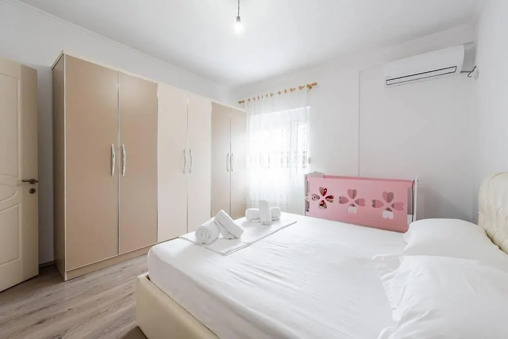 Hometown Apartment Гирокастра Албания